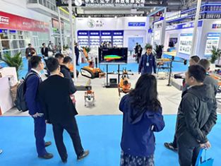 【消防機(jī)器狗系列亮相石油展】北京凌天滅火四足機(jī)器狗、偵察四足機(jī)器狗、運(yùn)輸四足機(jī)器狗、消防系留滅火無人機(jī)等重點(diǎn)裝備亮相展會！